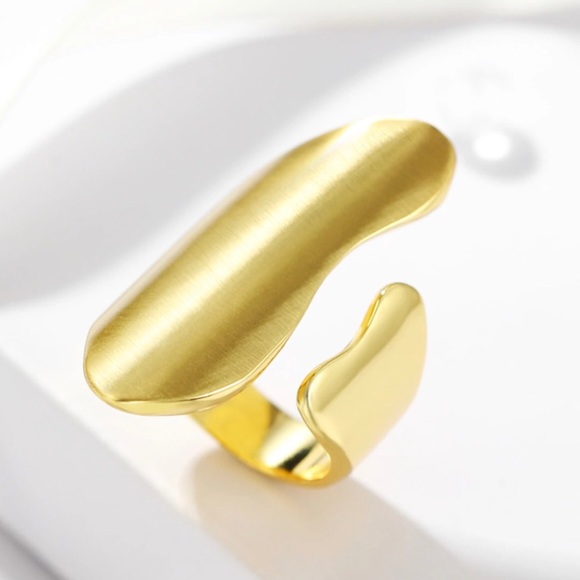 ✨Geometric Gold Ring✨ - Picture 2 of 5